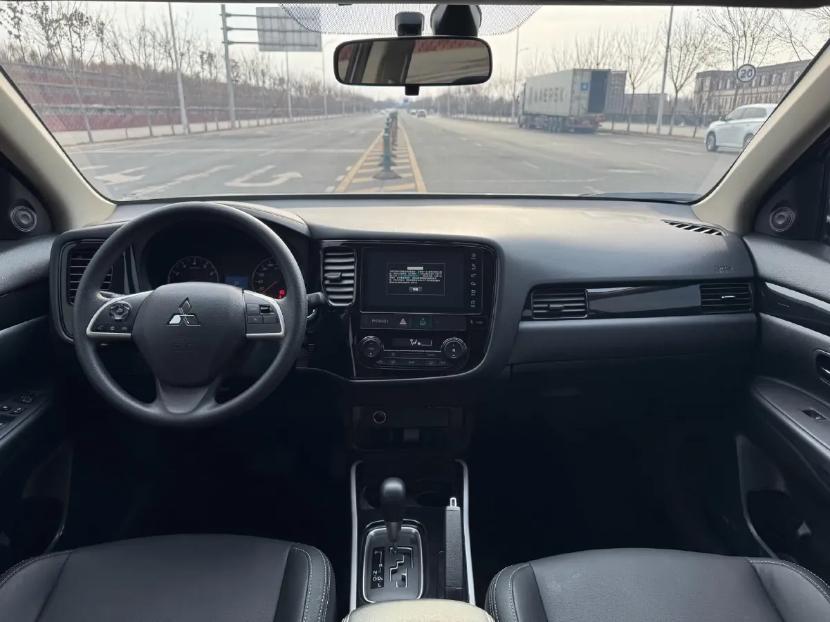 2021 Mitsubishi Outlander 2.0L 166HP L4 CVT,autocango,china used car exporter,china ev exporter,chinese used car exporter,chinese used ev exporter