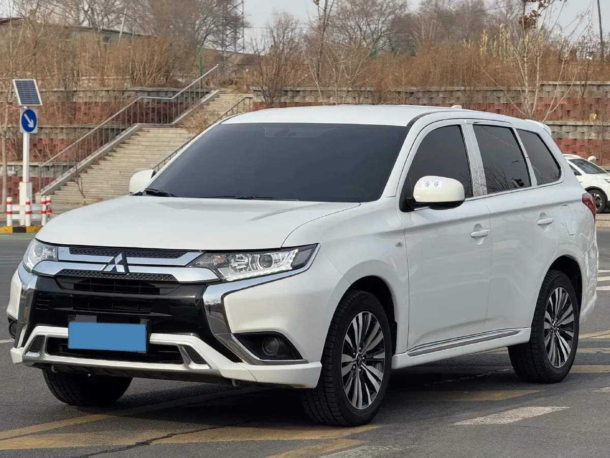 2021 Mitsubishi Outlander 2.0L 166HP L4 CVT,autocango,china used car exporter,china ev exporter,chinese used car exporter,chinese used ev exporter