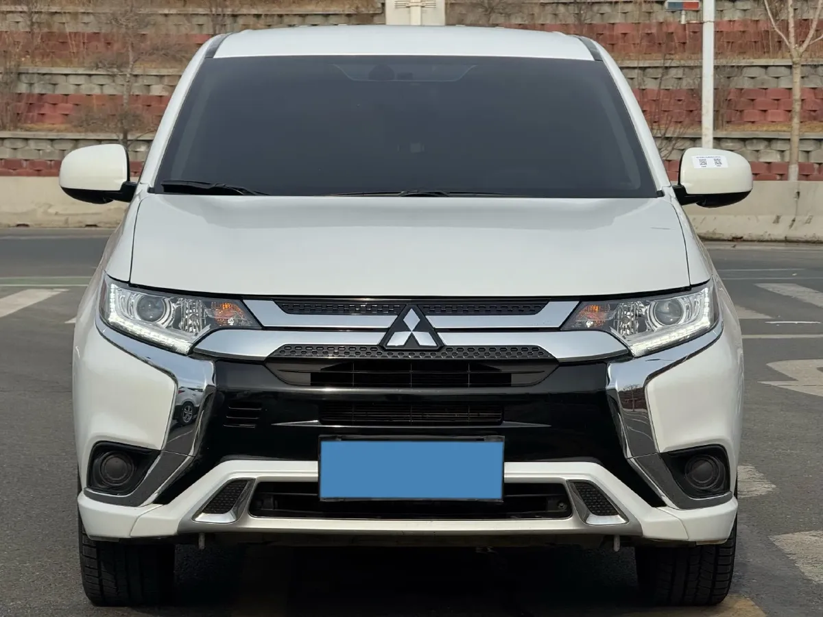 2021 Mitsubishi Outlander 2.0L 166HP L4 CVT,autocango,china used car exporter,china ev exporter,chinese used car exporter,chinese used ev exporter