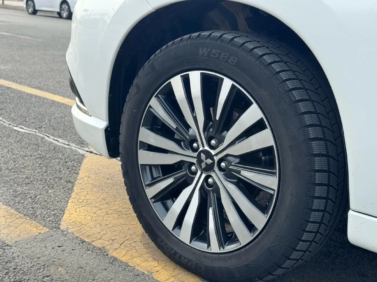 2021 Mitsubishi Outlander 2.0L 166HP L4 CVT,autocango,china used car exporter,china ev exporter,chinese used car exporter,chinese used ev exporter