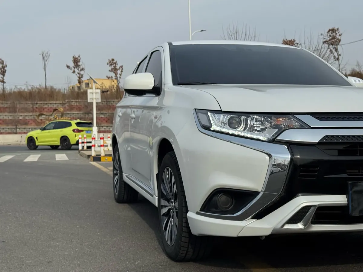 2021 Mitsubishi Outlander 2.0L 166HP L4 CVT,autocango,china used car exporter,china ev exporter,chinese used car exporter,chinese used ev exporter