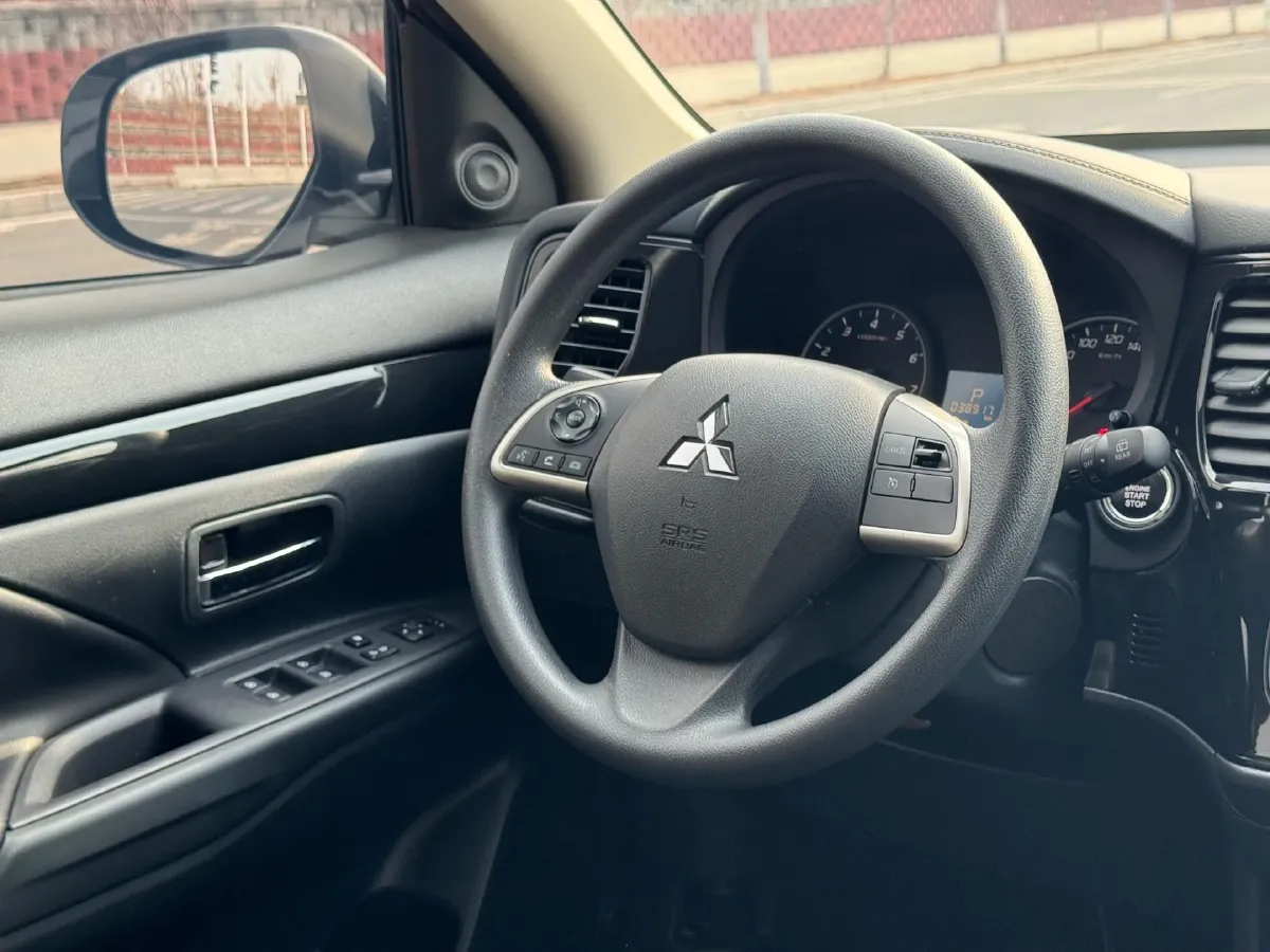 2021 Mitsubishi Outlander 2.0L 166HP L4 CVT,autocango,china used car exporter,china ev exporter,chinese used car exporter,chinese used ev exporter