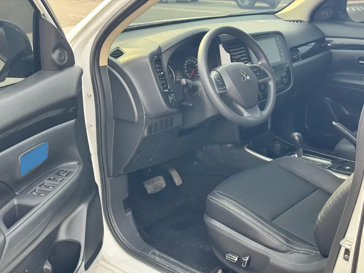 2021 Mitsubishi Outlander 2.0L 166HP L4 CVT,autocango,china used car exporter,china ev exporter,chinese used car exporter,chinese used ev exporter