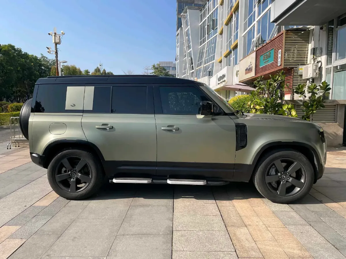 2022 Land Rover Defender 3.0T 400HP L6 8AT,autocango,china used car exporter,china ev exporter,chinese used car exporter,chinese used ev exporter
