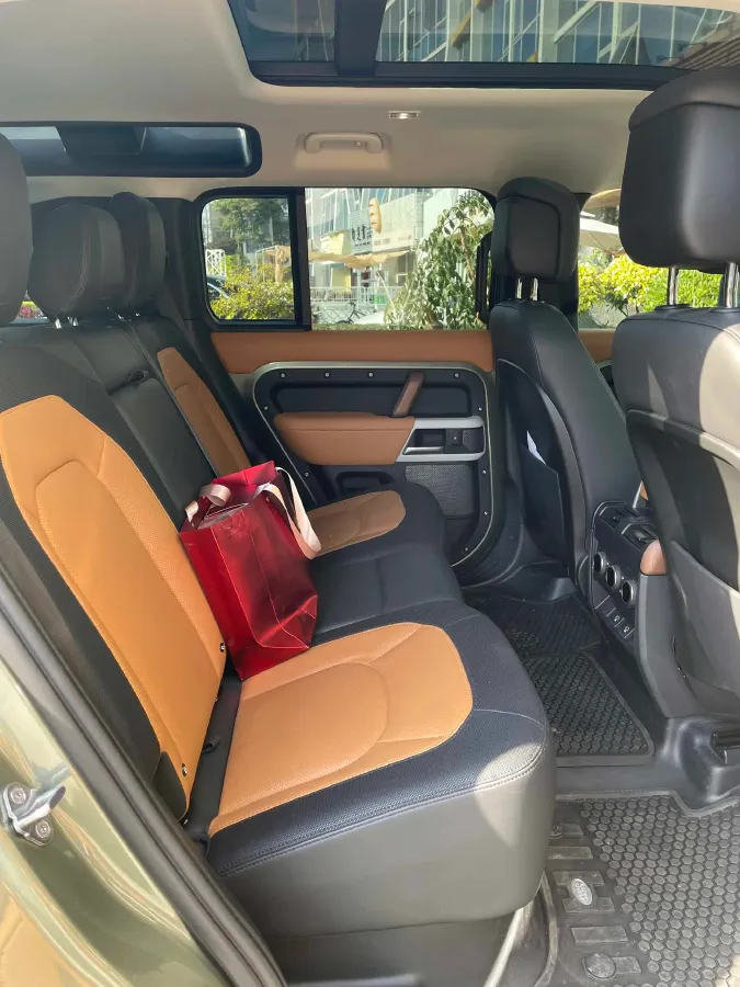 2022 Land Rover Defender 3.0T 400HP L6 8AT,autocango,china used car exporter,china ev exporter,chinese used car exporter,chinese used ev exporter