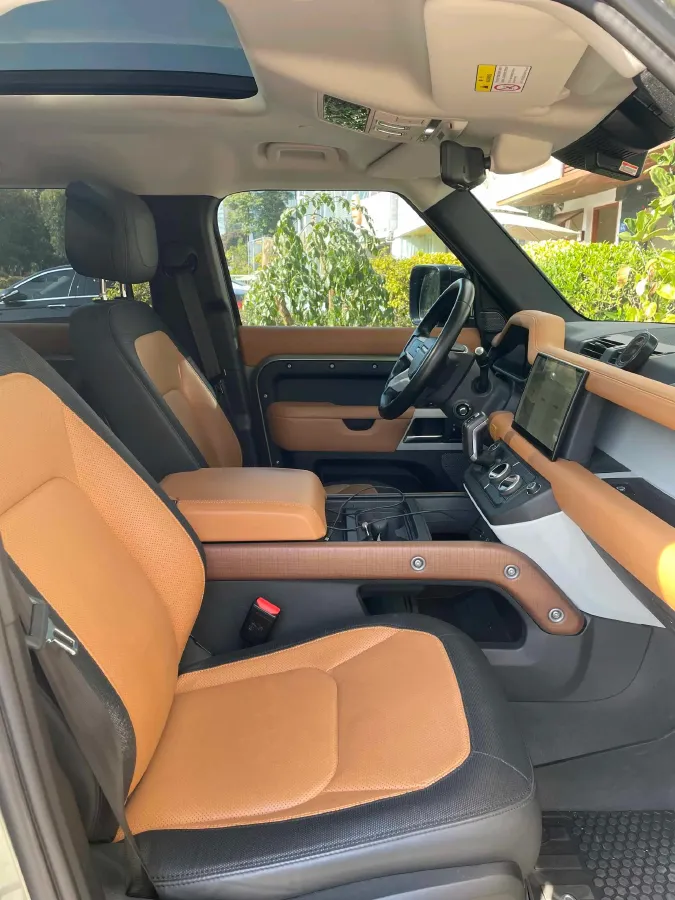 2022 Land Rover Defender 3.0T 400HP L6 8AT,autocango,china used car exporter,china ev exporter,chinese used car exporter,chinese used ev exporter