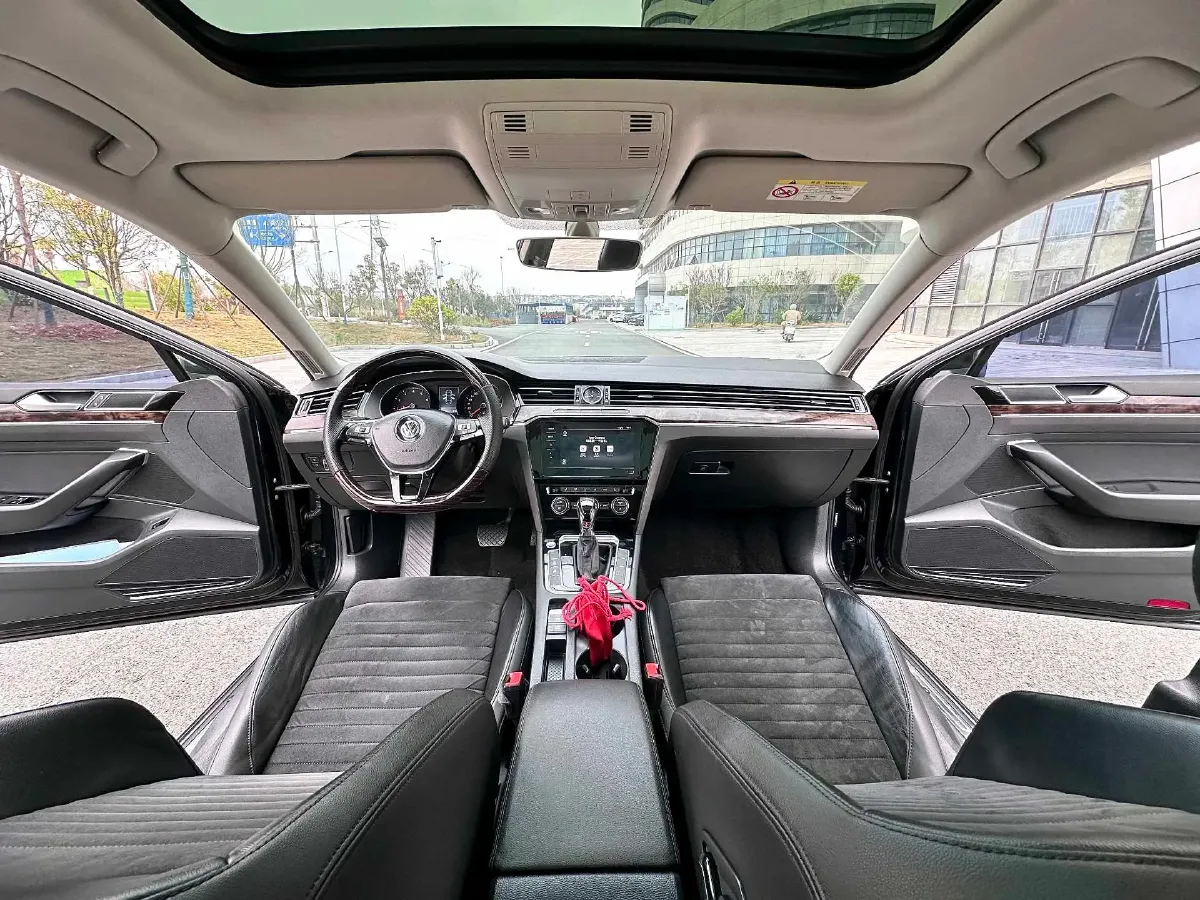 2017 Volkswagen Magotan 1.8T 180HP L4 7DCT,autocango,china used car exporter,china ev exporter,chinese used car exporter,chinese used ev exporter