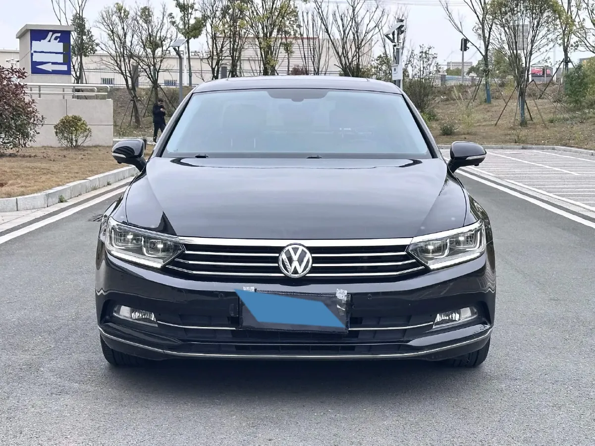 2017 Volkswagen Magotan 1.8T 180HP L4 7DCT,autocango,china used car exporter,china ev exporter,chinese used car exporter,chinese used ev exporter