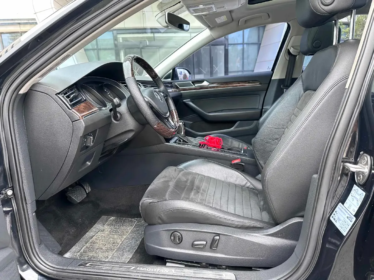 2017 Volkswagen Magotan 1.8T 180HP L4 7DCT,autocango,china used car exporter,china ev exporter,chinese used car exporter,chinese used ev exporter