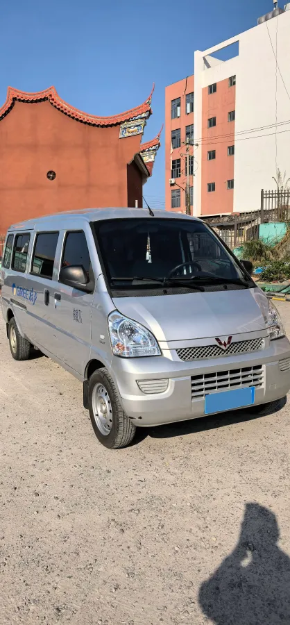 2021 WuLing RongGuang 1.5L 99HP L4 5MT,autocango,china used car exporter,china ev exporter,chinese used car exporter,chinese used ev exporter
