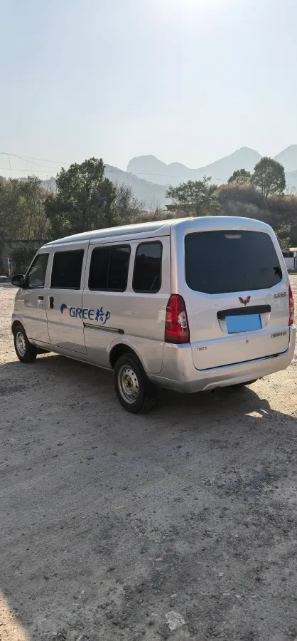 2021 WuLing RongGuang 1.5L 99HP L4 5MT,autocango,china used car exporter,china ev exporter,chinese used car exporter,chinese used ev exporter