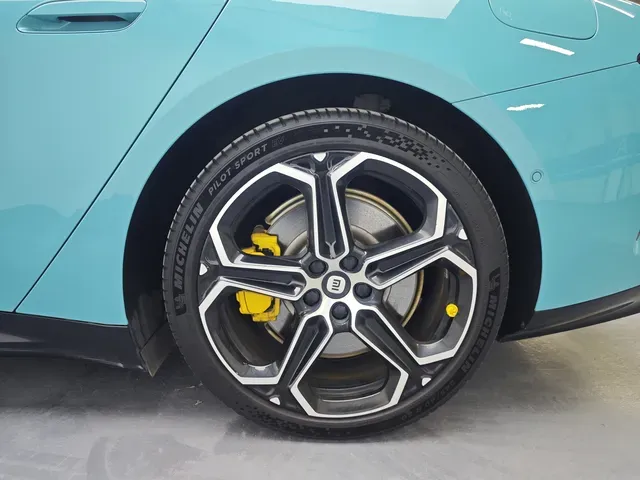 2024 MI SU7 BEV 73.6KWH,autocango,china used car exporter,china ev exporter,chinese used car exporter,chinese used ev exporter