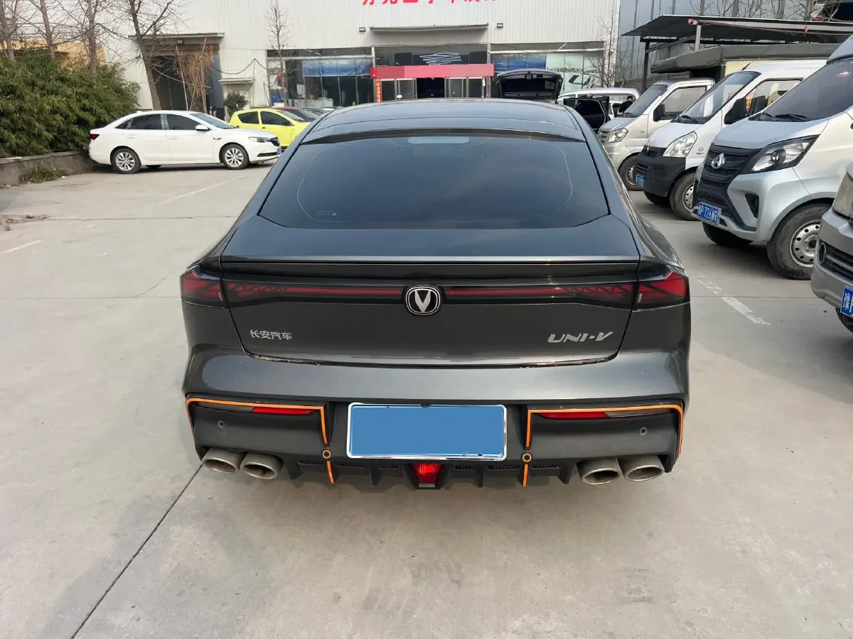 2022 ChangAn UNI-V 1.5T 188HP L4 7DCT,autocango,china used car exporter,china ev exporter,chinese used car exporter,chinese used ev exporter