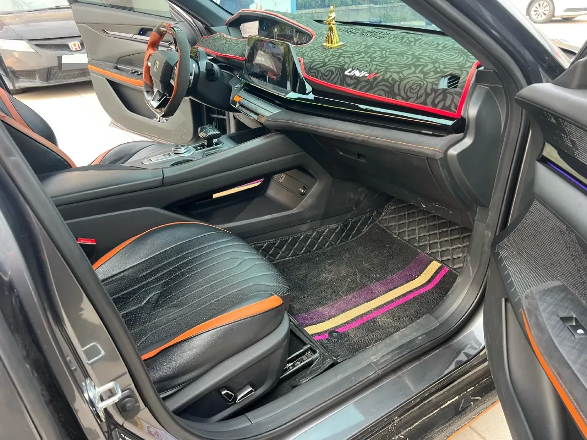 2022 ChangAn UNI-V 1.5T 188HP L4 7DCT,autocango,china used car exporter,china ev exporter,chinese used car exporter,chinese used ev exporter