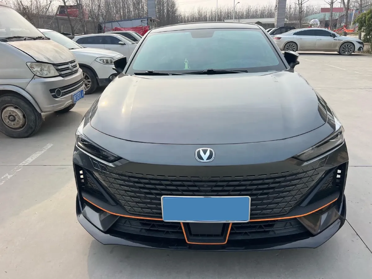 2022 ChangAn UNI-V 1.5T 188HP L4 7DCT,autocango,china used car exporter,china ev exporter,chinese used car exporter,chinese used ev exporter