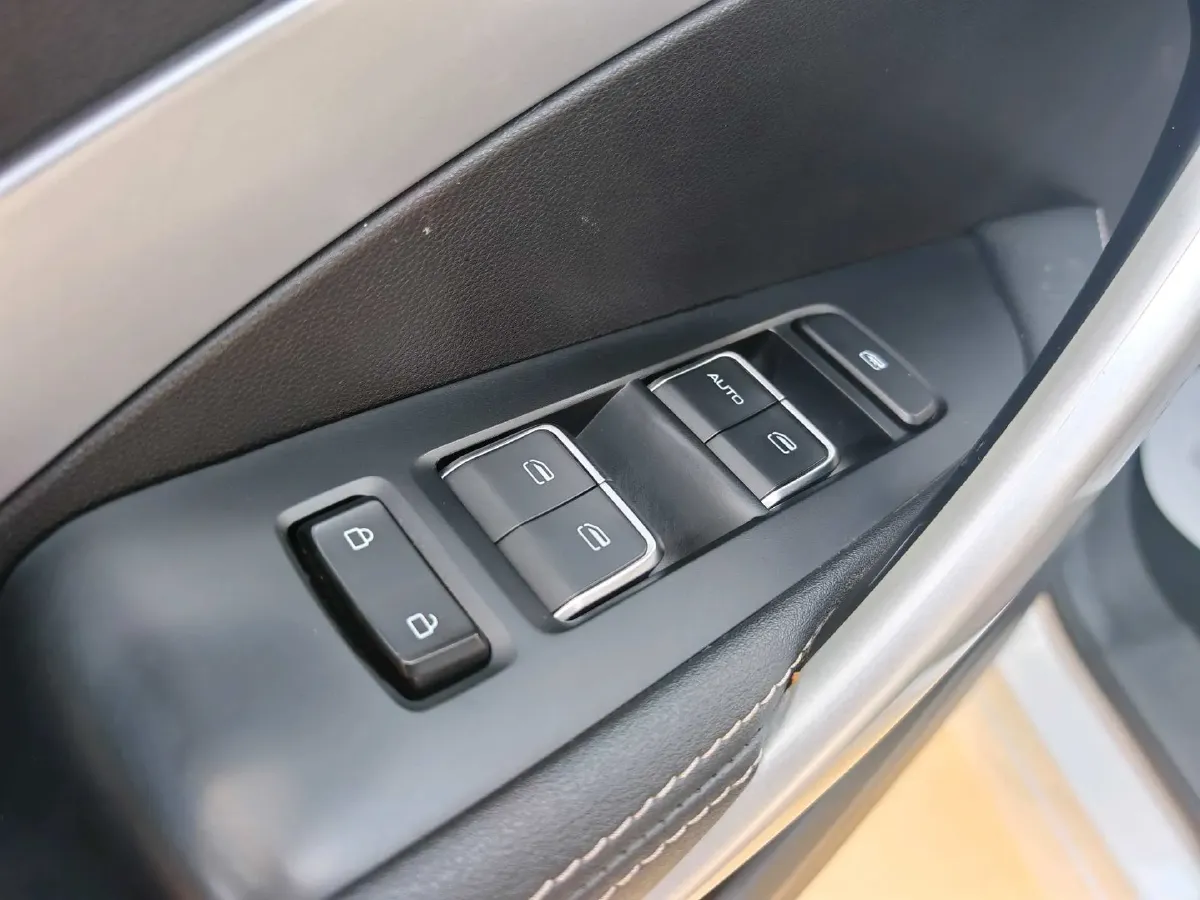 2021 BaoJun 530 1.5T 147HP L4 CVT,autocango,china used car exporter,china ev exporter,chinese used car exporter,chinese used ev exporter