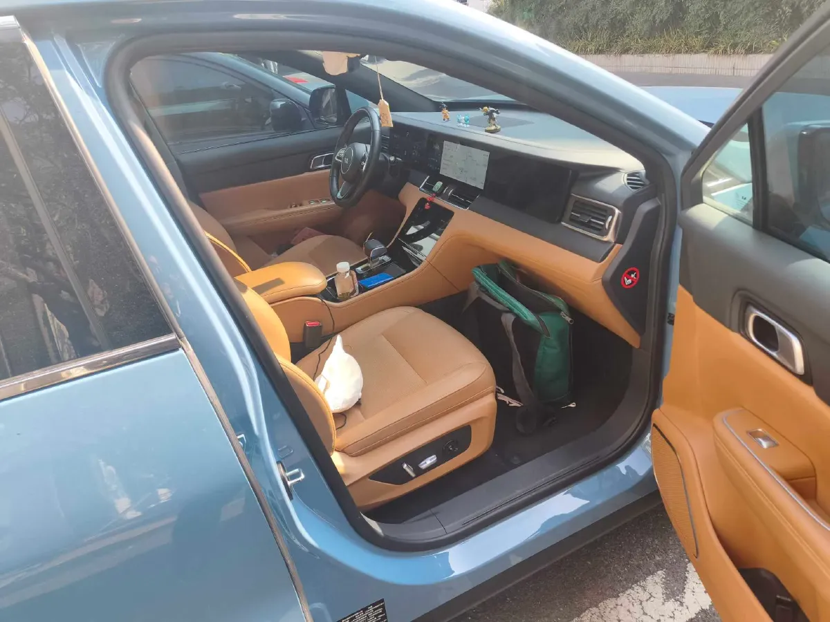 2021 Li ONE Range Extended 131HP REEV 40.5KWH,autocango,china used car exporter,china ev exporter,chinese used car exporter,chinese used ev exporter