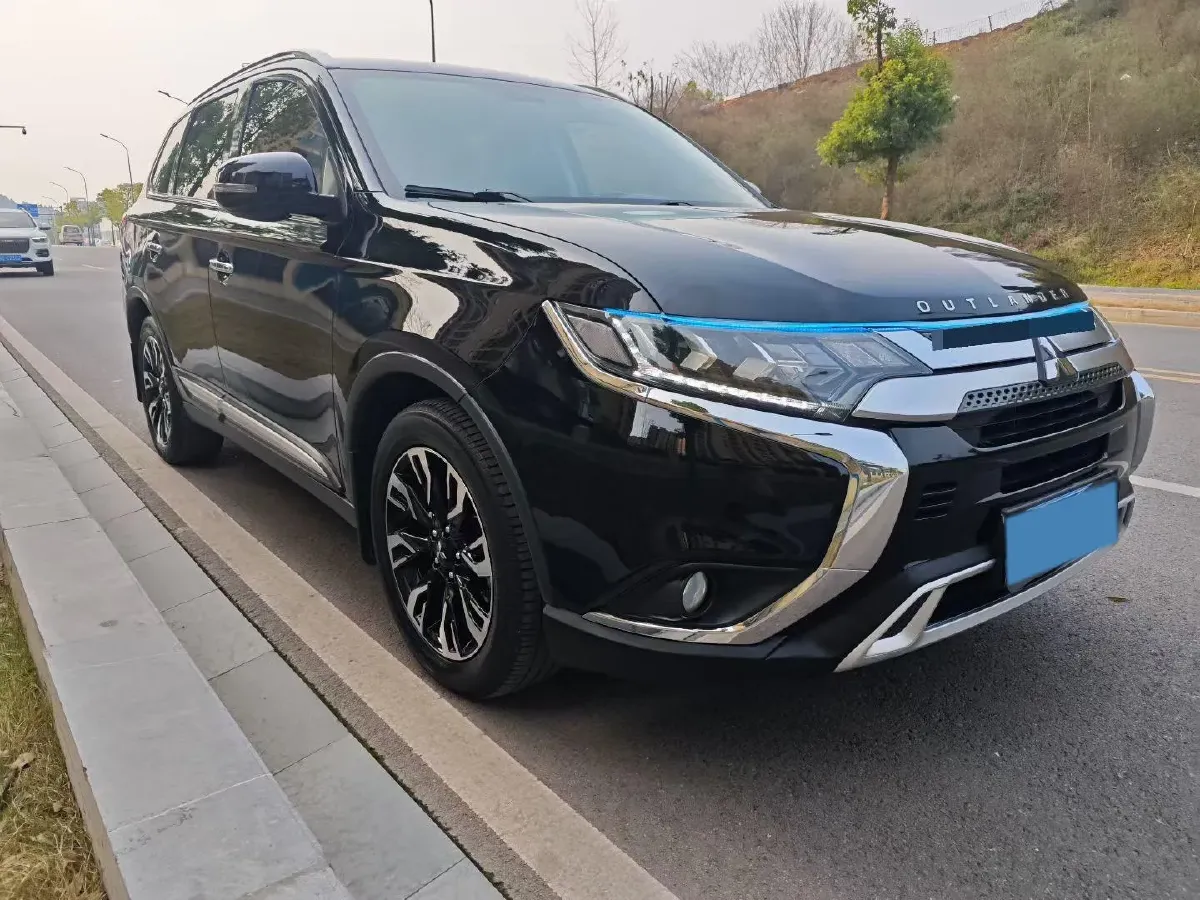 2019 Mitsubishi Outlander 2.4L 192HP L4 CVT,autocango,china used car exporter,china ev exporter,chinese used car exporter,chinese used ev exporter