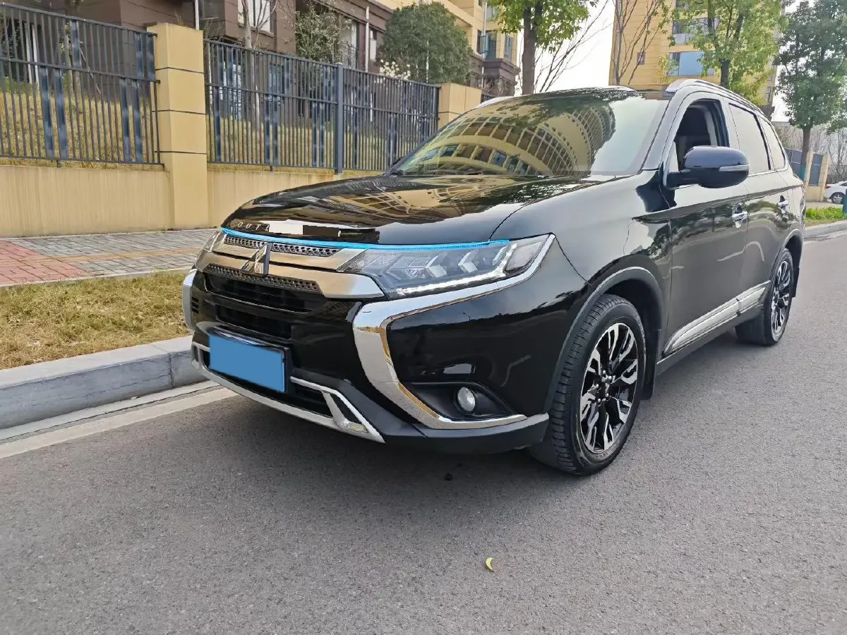 2019 Mitsubishi Outlander 2.4L 192HP L4 CVT,autocango,china used car exporter,china ev exporter,chinese used car exporter,chinese used ev exporter