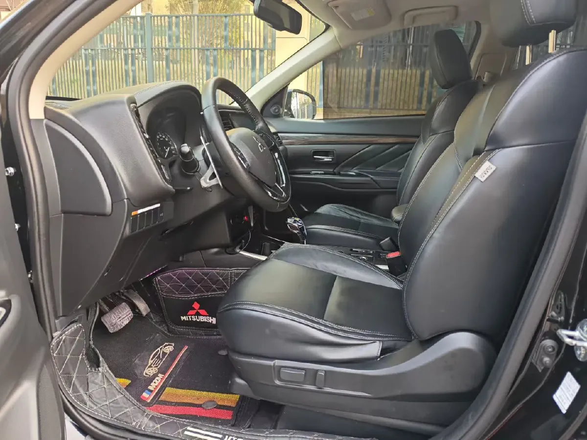 2019 Mitsubishi Outlander 2.4L 192HP L4 CVT,autocango,china used car exporter,china ev exporter,chinese used car exporter,chinese used ev exporter