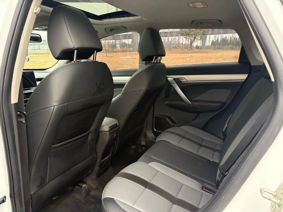 2023 Geely Coolray 1.5T 181HP L4 7DCT,autocango,china used car exporter,china ev exporter,chinese used car exporter,chinese used ev exporter