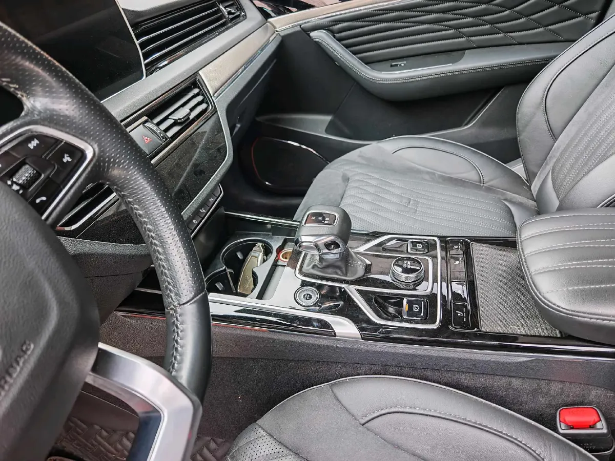 2022 HongQi HS5 2.0T 224HP L4 6AT,autocango,china used car exporter,china ev exporter,chinese used car exporter,chinese used ev exporter