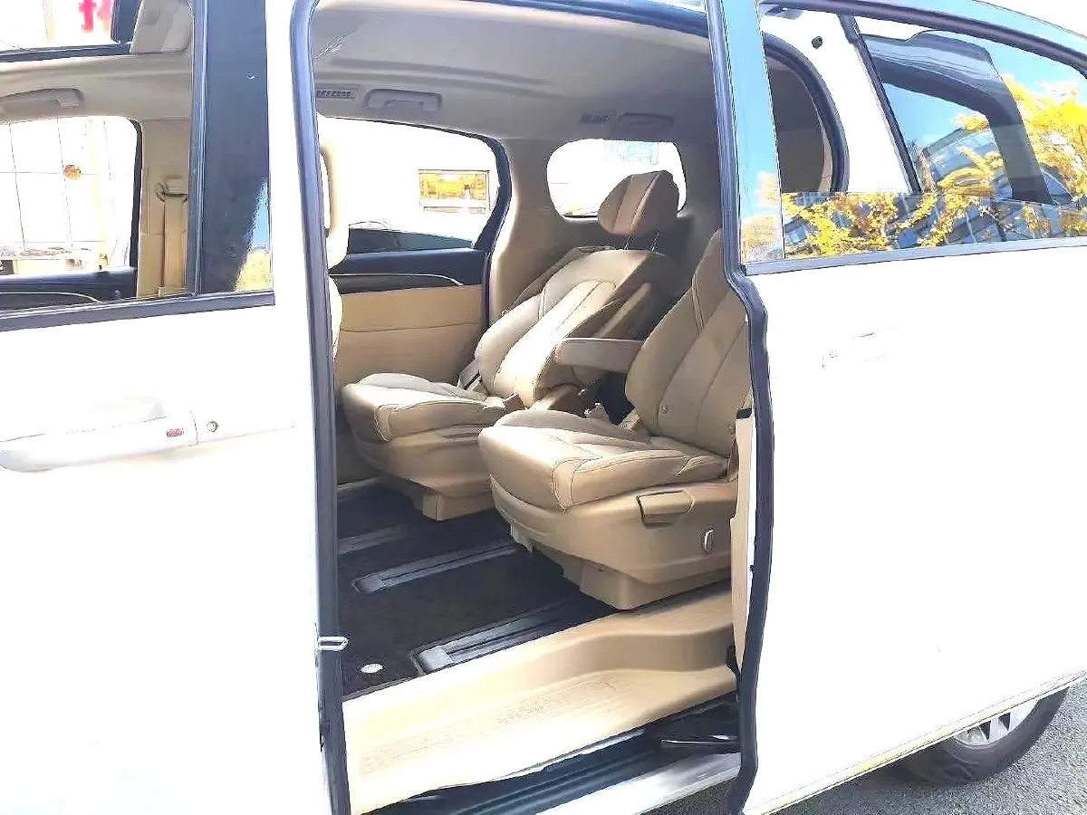 2022 Buick GL8 2.0T 237HP L4 9AT,autocango,china used car exporter,china ev exporter,chinese used car exporter,chinese used ev exporter