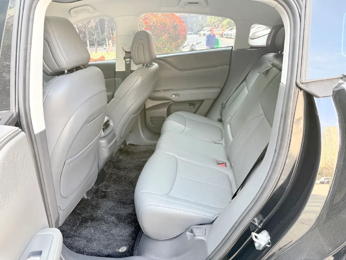 2025 Xpeng G6 BEV 68.5KWH,autocango,china used car exporter,china ev exporter,chinese used car exporter,chinese used ev exporter