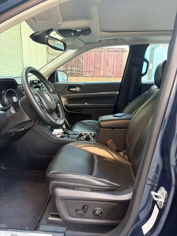 2018 Jeep Commander 2.0T 265HP L4 9AT,autocango,china used car exporter,china ev exporter,chinese used car exporter,chinese used ev exporter