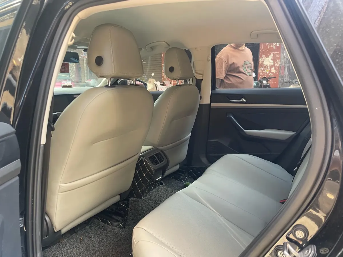 2018 Landwind XiaoYao 1.5T 163HP L4 CVT,autocango,china used car exporter,china ev exporter,chinese used car exporter,chinese used ev exporter