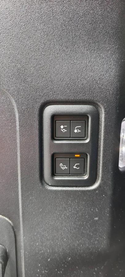 2021 Land Rover Defender 3.0T 400HP L6 8AT,autocango,china used car exporter,china ev exporter,chinese used car exporter,chinese used ev exporter