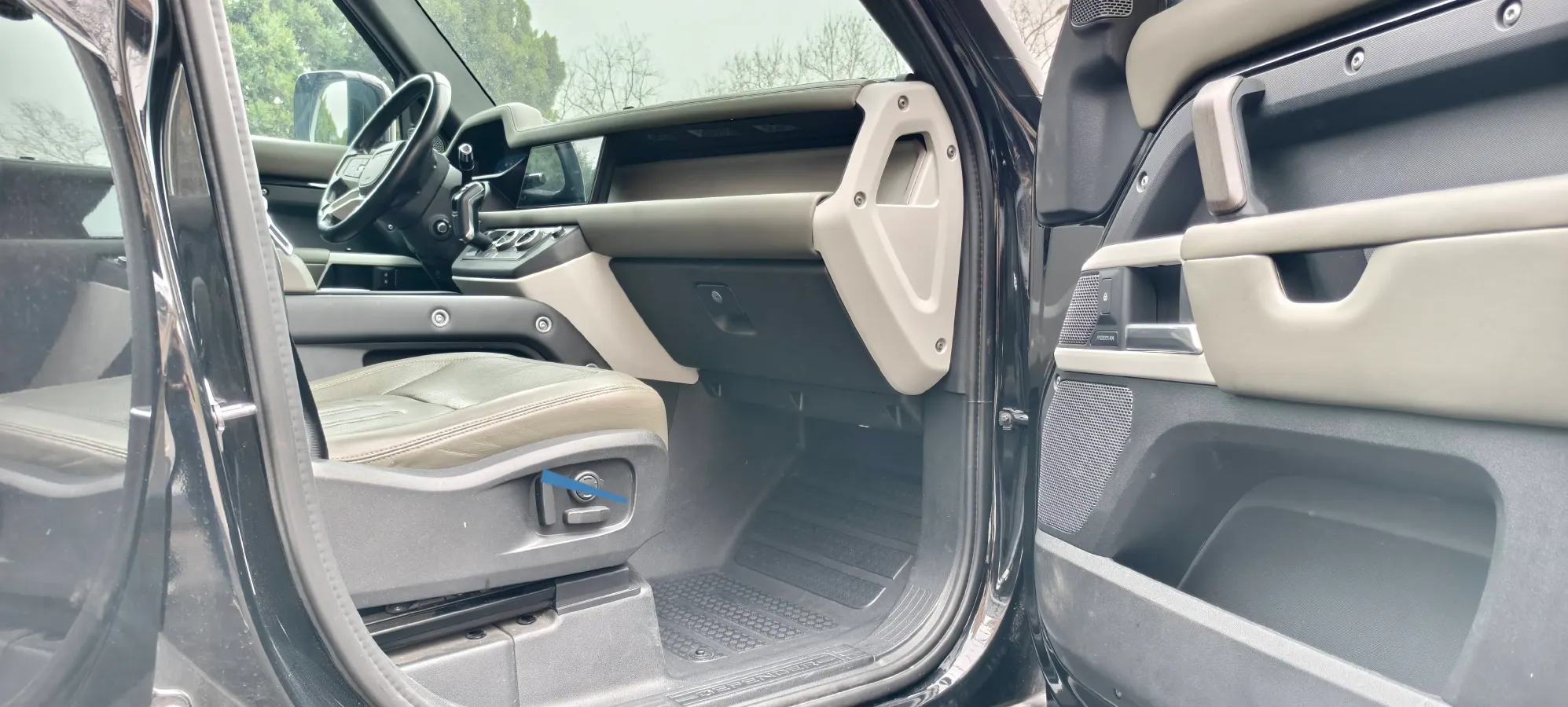 2021 Land Rover Defender 3.0T 400HP L6 8AT,autocango,china used car exporter,china ev exporter,chinese used car exporter,chinese used ev exporter