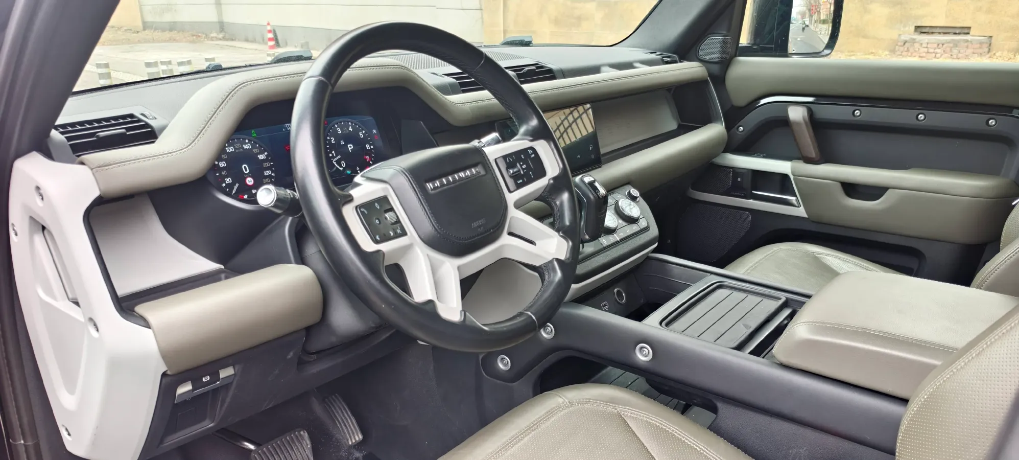 2021 Land Rover Defender 3.0T 400HP L6 8AT,autocango,china used car exporter,china ev exporter,chinese used car exporter,chinese used ev exporter