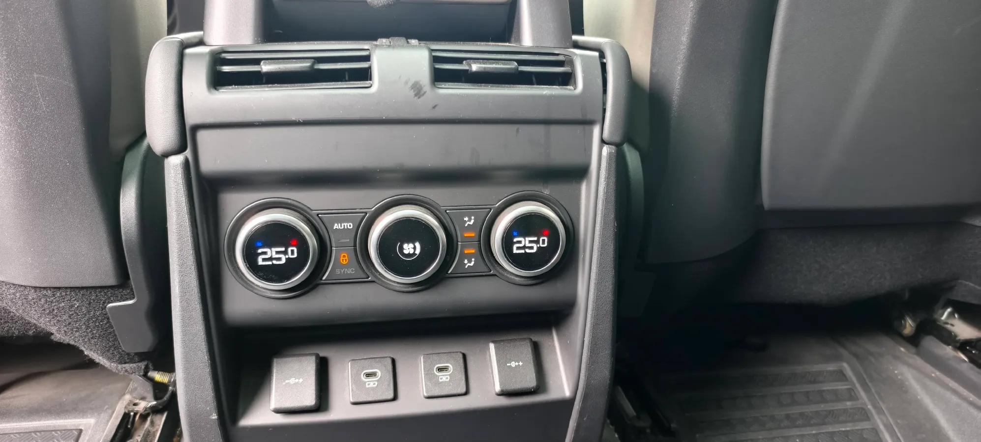 2021 Land Rover Defender 3.0T 400HP L6 8AT,autocango,china used car exporter,china ev exporter,chinese used car exporter,chinese used ev exporter