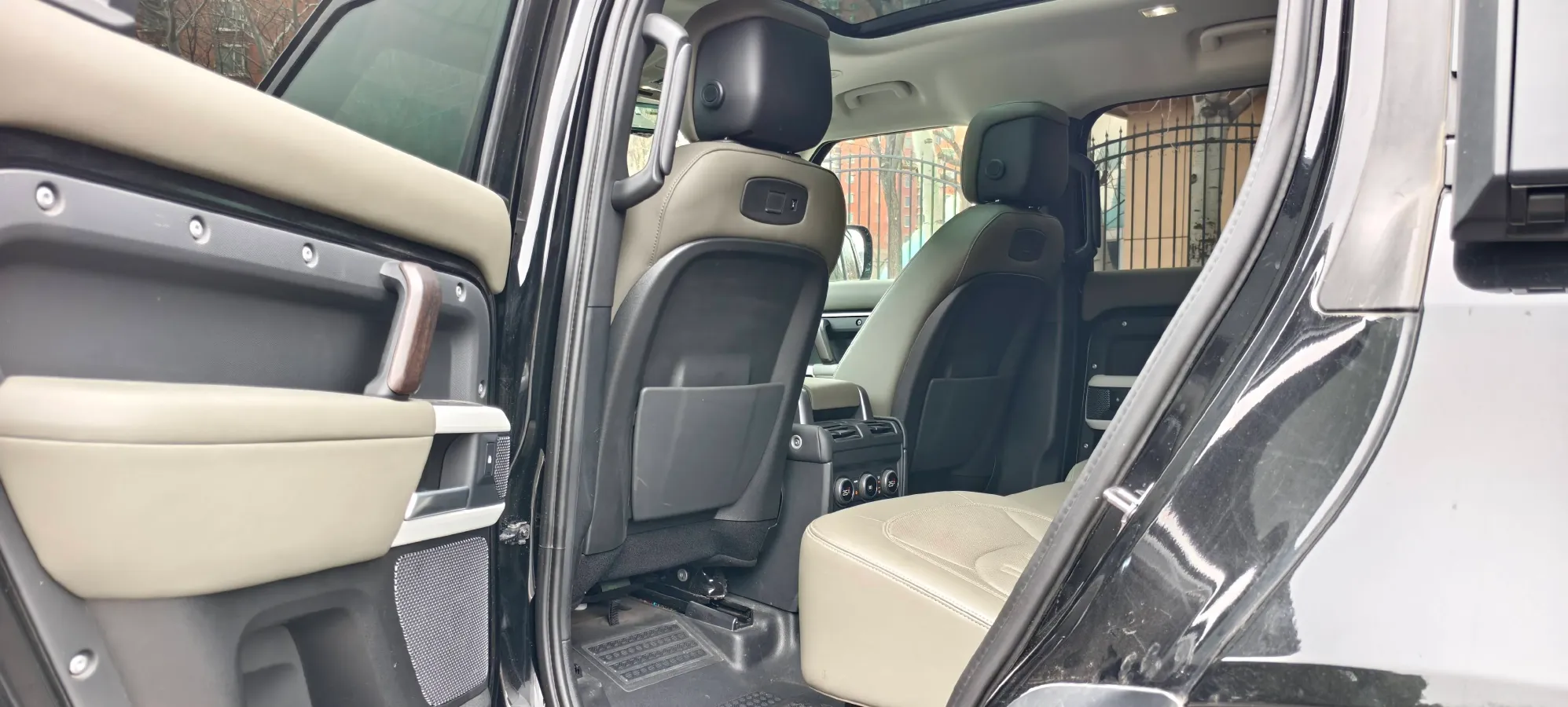 2021 Land Rover Defender 3.0T 400HP L6 8AT,autocango,china used car exporter,china ev exporter,chinese used car exporter,chinese used ev exporter