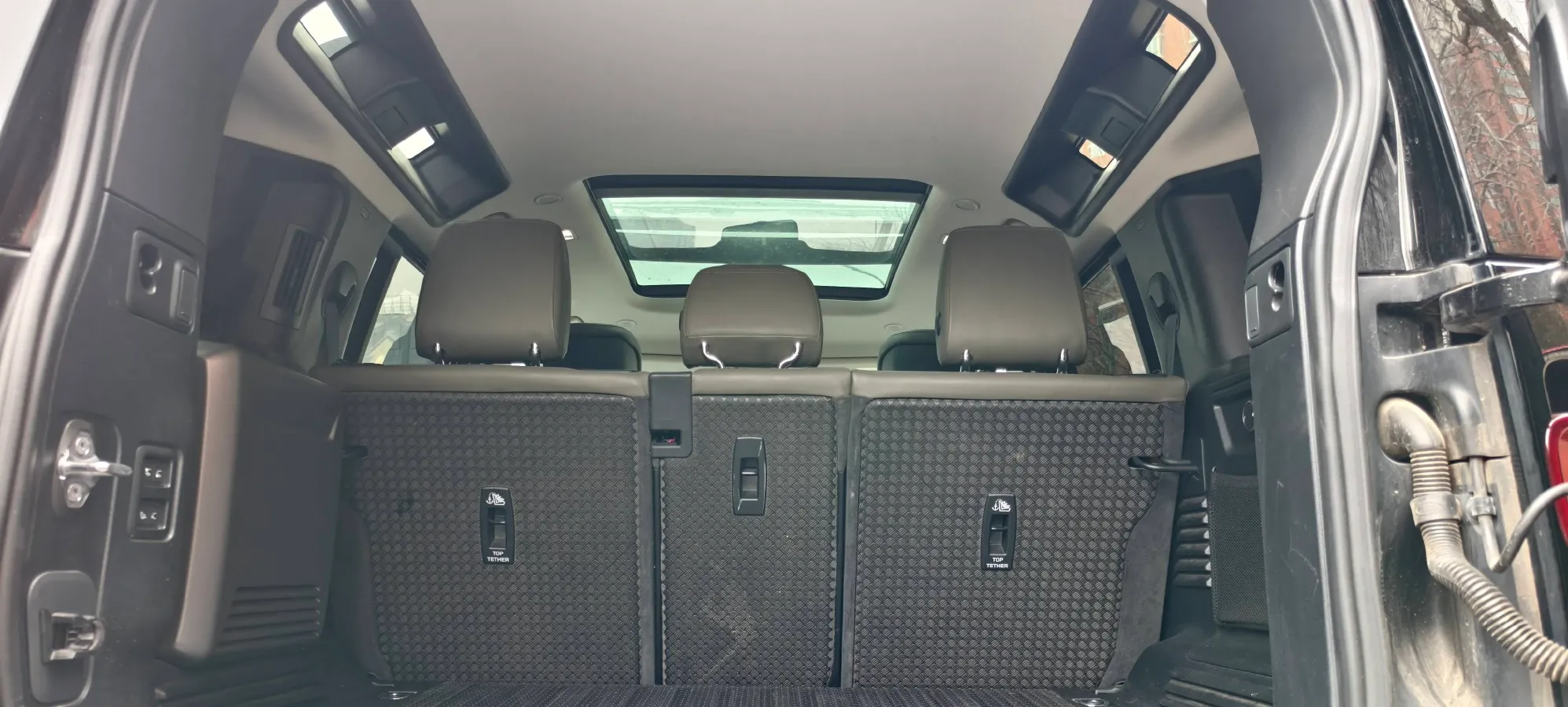 2021 Land Rover Defender 3.0T 400HP L6 8AT,autocango,china used car exporter,china ev exporter,chinese used car exporter,chinese used ev exporter