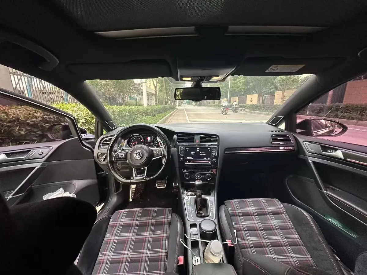 2016 Volkswagen GolfGTI 2.0T 220HP L4 7DCT,autocango,china used car exporter,china ev exporter,chinese used car exporter,chinese used ev exporter