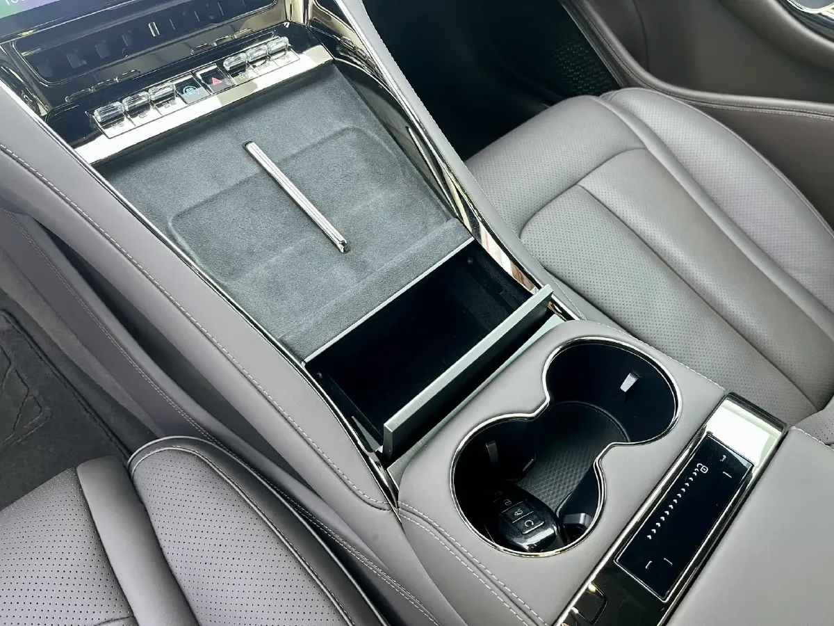 2024 Denza DenzaZ9 2.0T 207HP L4 E-CVT PHEV 38.5KWH,autocango,china used car exporter,china ev exporter,chinese used car exporter,chinese used ev exporter