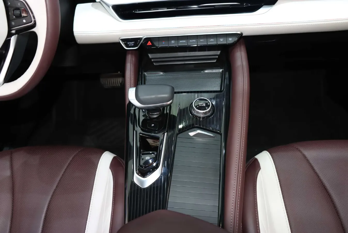 2023 Geely Monjaro 2.0T 238HP L4 8AT,autocango,china used car exporter,china ev exporter,chinese used car exporter,chinese used ev exporter