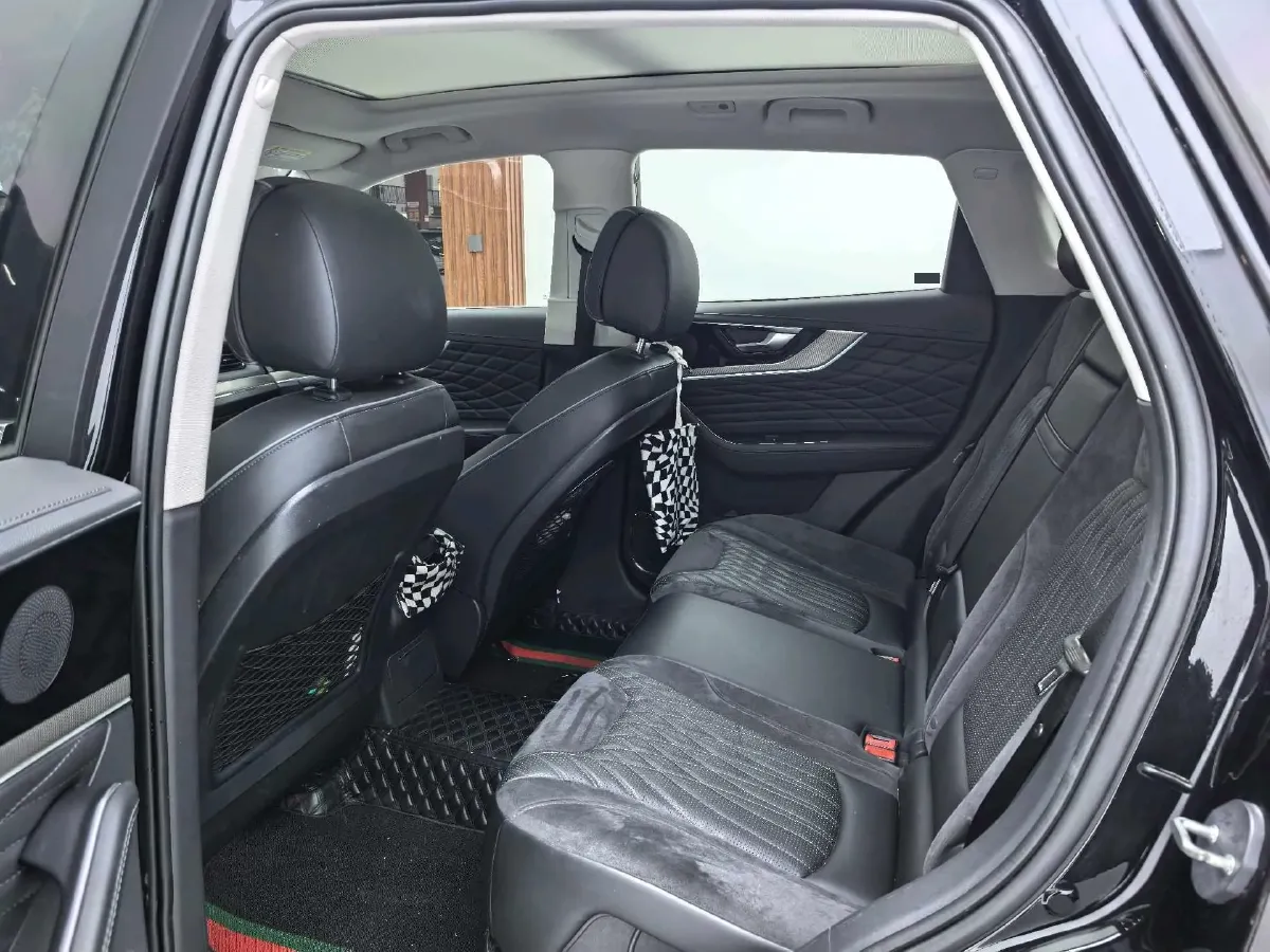 2022 HongQi HS5 2.0T 224HP L4 6AT,autocango,china used car exporter,china ev exporter,chinese used car exporter,chinese used ev exporter