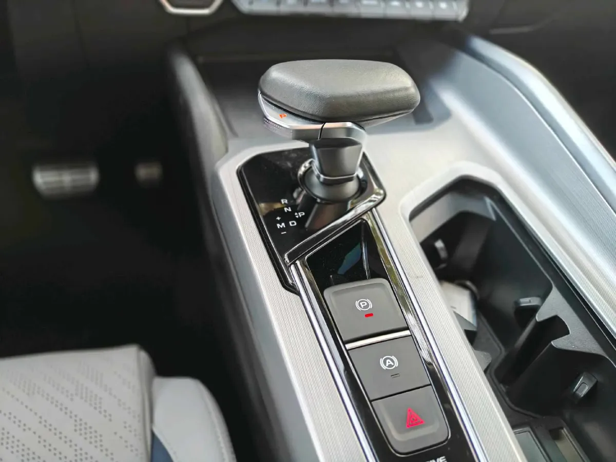 2021 Geely Preface 2.0T 190HP L4 7DCT,autocango,china used car exporter,china ev exporter,chinese used car exporter,chinese used ev exporter