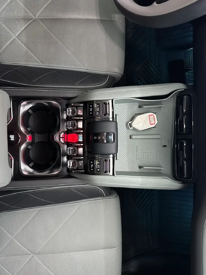 2023 Toyota Crown Kluger 2.5L 189HP L4 E-CVT Hybrid,autocango,china used car exporter,china ev exporter,chinese used car exporter,chinese used ev exporter