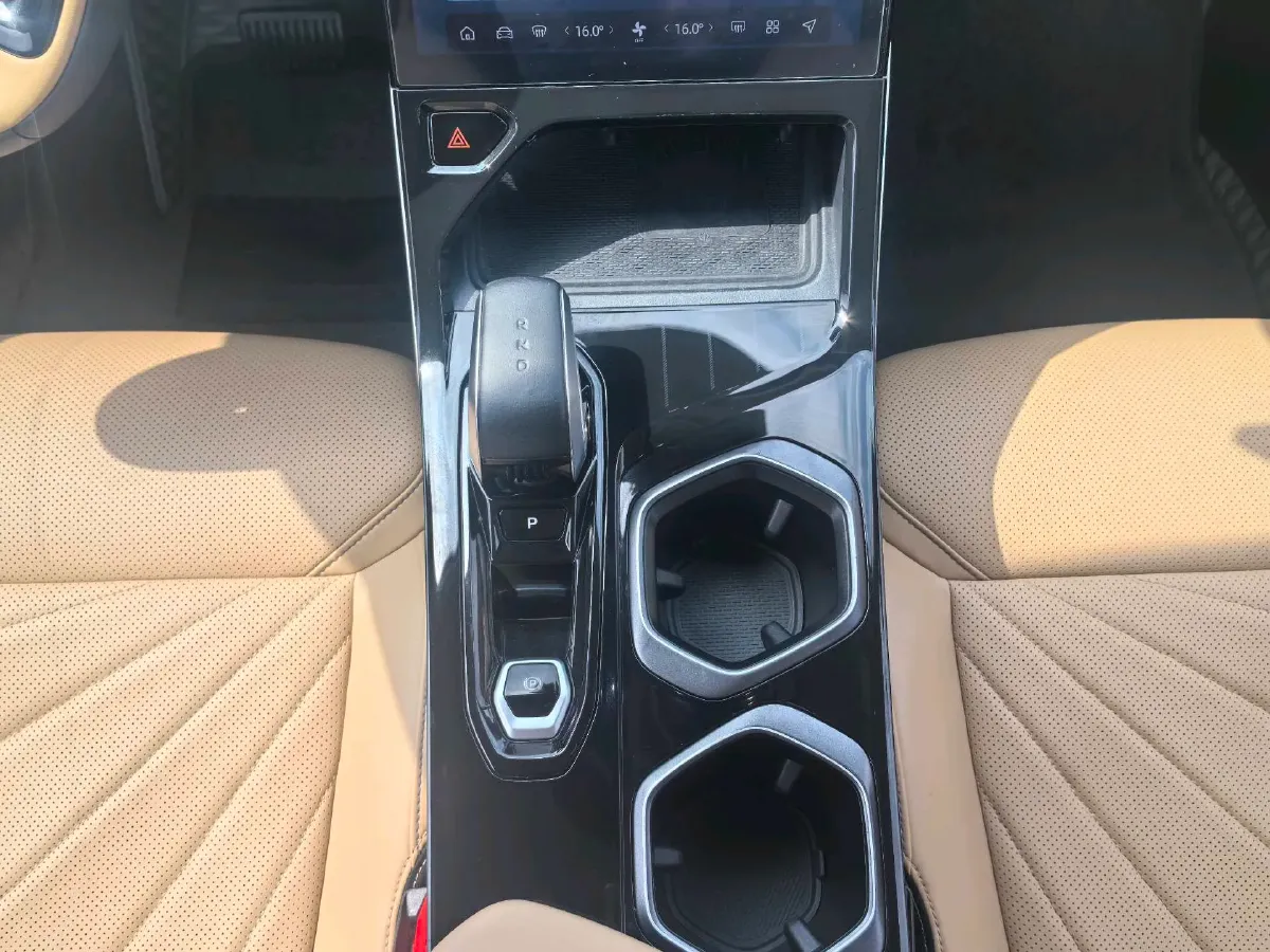 2023 Geely StarRay 1.5T 181HP L4 7DCT,autocango,china used car exporter,china ev exporter,chinese used car exporter,chinese used ev exporter