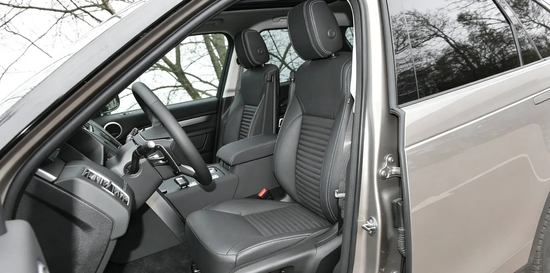 2021 Land Rover Discovery 3.0T 360HP L6 8AT,autocango,china used car exporter,china ev exporter,chinese used car exporter,chinese used ev exporter