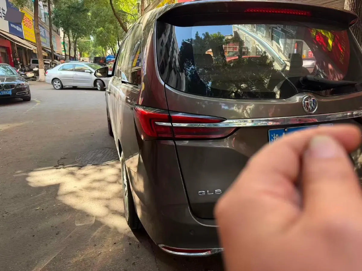 2023 Buick GL8 2.0T 237HP L4 9AT,autocango,china used car exporter,china ev exporter,chinese used car exporter,chinese used ev exporter