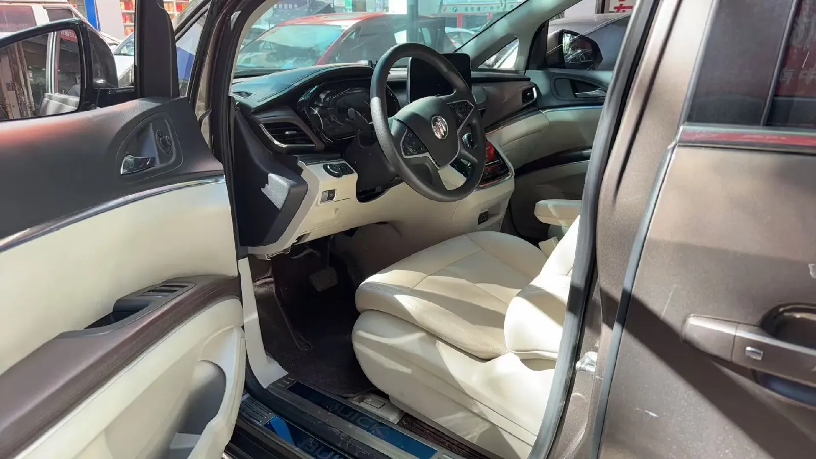 2023 Buick GL8 2.0T 237HP L4 9AT,autocango,china used car exporter,china ev exporter,chinese used car exporter,chinese used ev exporter