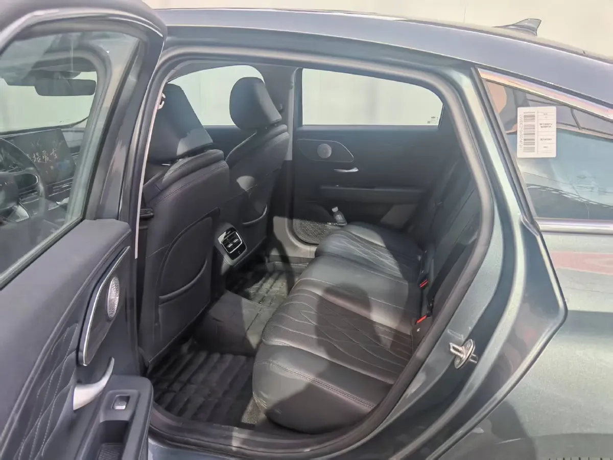 2025 Chery Arrizo 8 Pro 1.6T 197HP L4 7DCT,autocango,china used car exporter,china ev exporter,chinese used car exporter,chinese used ev exporter