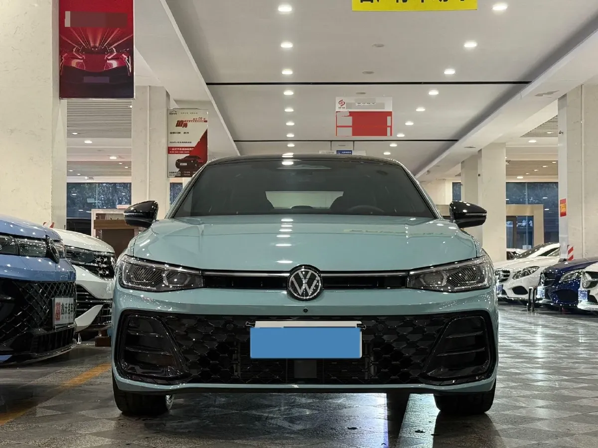 2025 Volkswagen Passat 2.0T 220HP L4 7DCT,autocango,china used car exporter,china ev exporter,chinese used car exporter,chinese used ev exporter
