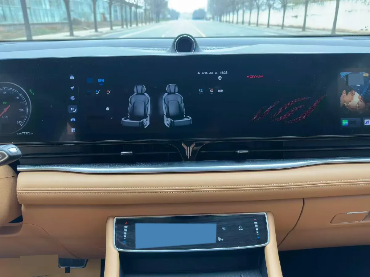 2022 Voyah Dream 1.5T 136HP L4 PHEV 25.57KWH,autocango,china used car exporter,china ev exporter,chinese used car exporter,chinese used ev exporter