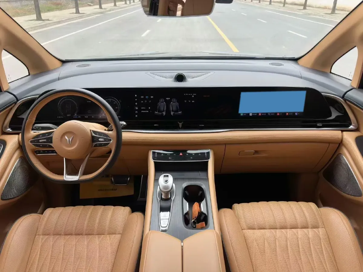 2022 Voyah Dream 1.5T 136HP L4 PHEV 25.57KWH,autocango,china used car exporter,china ev exporter,chinese used car exporter,chinese used ev exporter